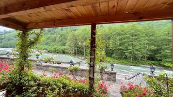 Premium bedding, down comforters, minibar, iron/ironing board