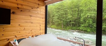 Teona Caglayan Bungalov