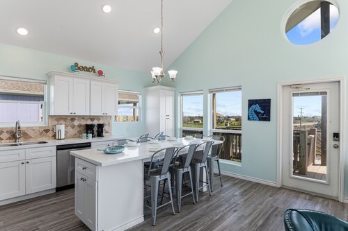 Steps from the Beach! 