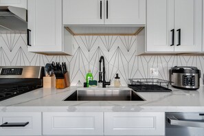 Private kitchen - Spacious Full Home with FREE Netflix/Wi-Fi/Parking (Palo Alto)