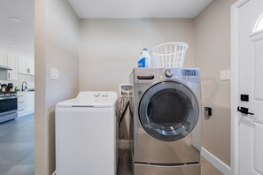 Interior - Spacious Full Home with FREE Netflix/Wi-Fi/Parking (Palo Alto)