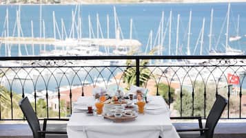 Petit déjeuner buffet compris tous les jours