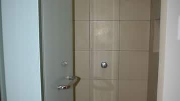 Econopad Twin | Bathroom | Free toiletries