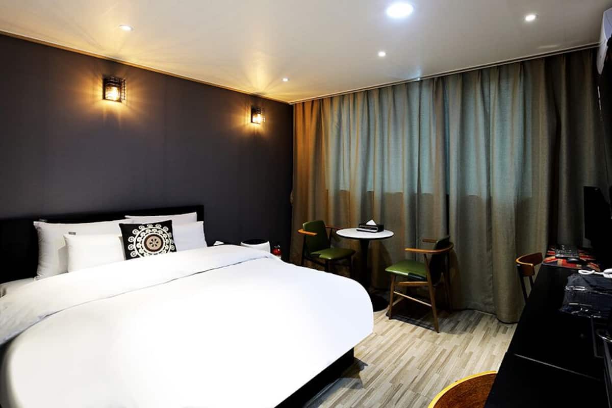 Standard Double Room | Free WiFi
