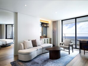 Junior Suite Family Twin Ocean | Premium bedding, free minibar, in-room safe, desk - Parnas Hotel Jeju (Seogwipo)