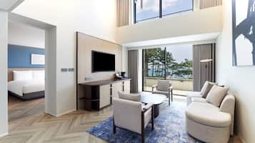 Club Duplex Suite Ocean View (Club access for 4) | Pemandangan dari bilik