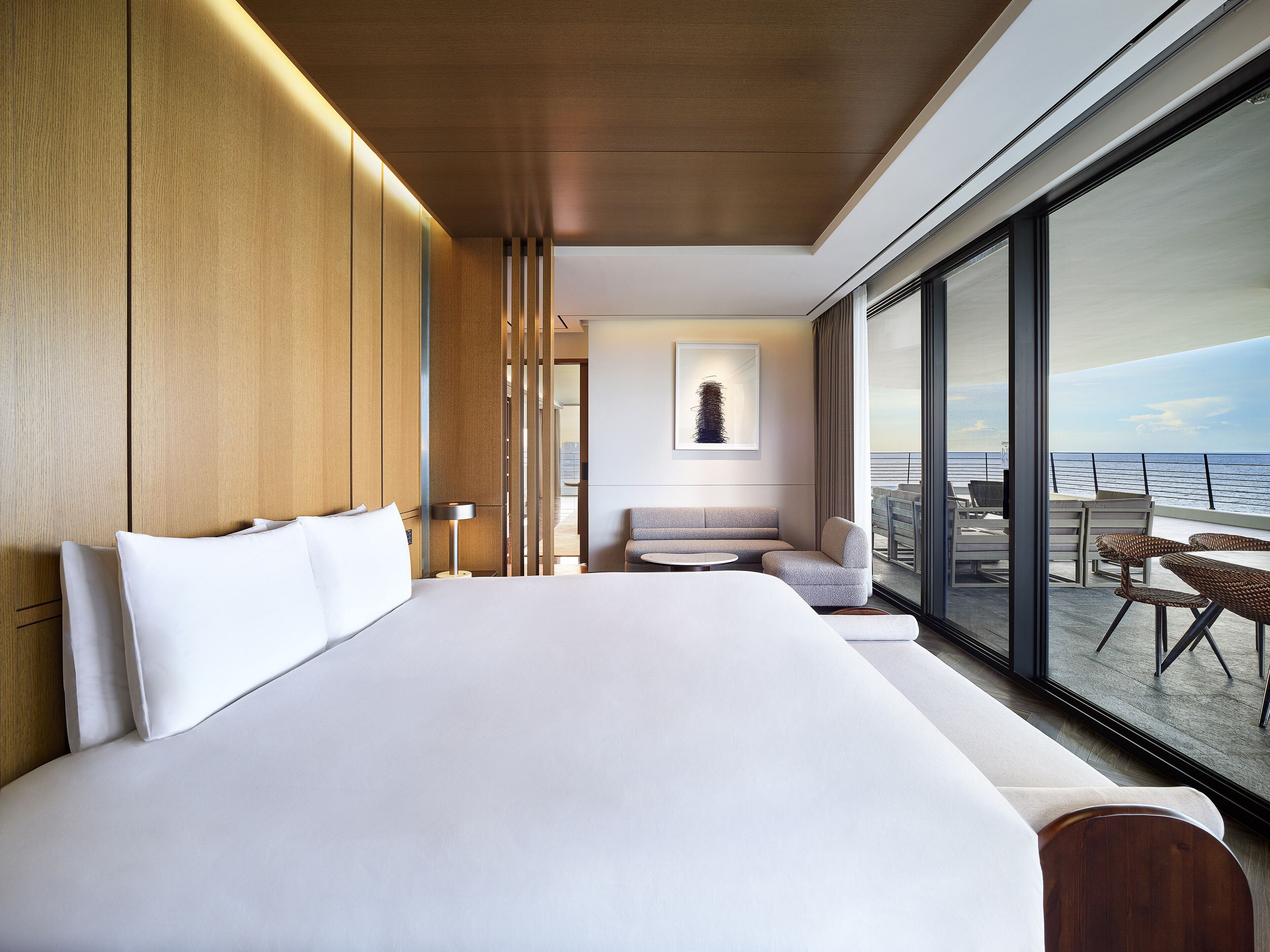 Club Presidential Suite Ocean View (Club access for 4) | 高档床上用品、迷你吧（备有免费物品）、客房内保险箱、办公桌