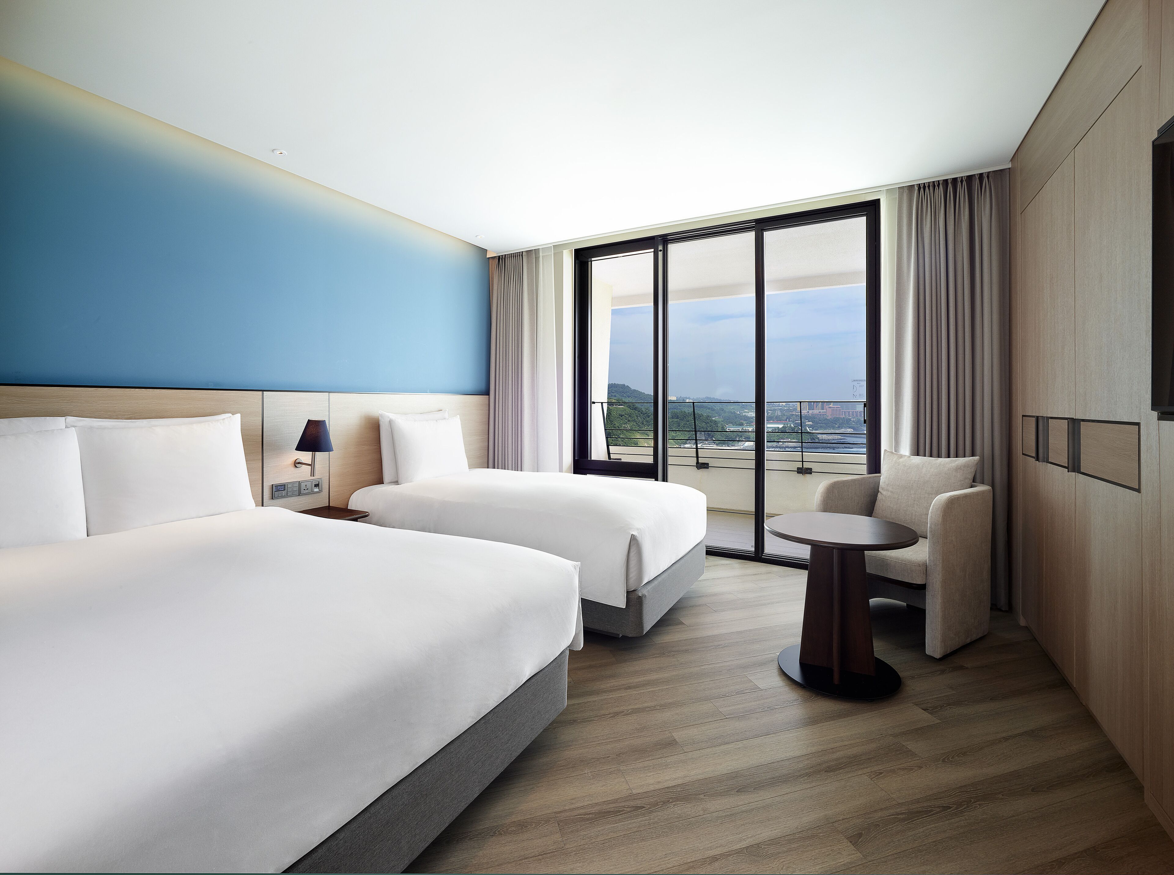 junior suite family twin ocean | 2 bedrooms, premium bedding, free minibar, in-room safe