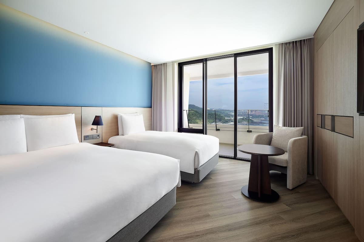 junior suite family twin ocean | 2 bedrooms, premium bedding, free minibar, in-room safe