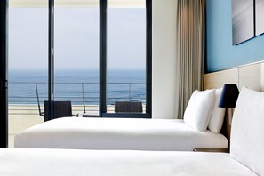 Deluxe Family Twin Ocean View | Premium bedding, free minibar, in-room safe, desk