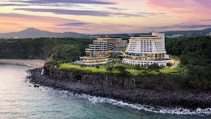 Deluxe Twin Ocean View | Sengetøy av topp kvalitet, minibar (inkludert) og safe på rommet