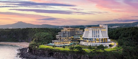 Deluxe Twin Ocean View | 2 bedrooms, premium bedding, free minibar, in-room safe