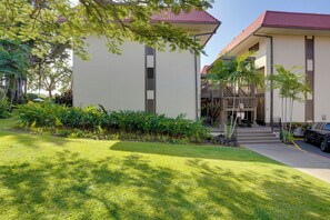 Property grounds - Kailua-Kona Condo: Steps to Beach & Downtown! (Kailua-Kona)