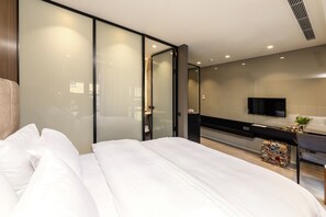 Deluxe Double  Room | Allergitestade sängkläder, duntäcken och Select Comfort-madrasser