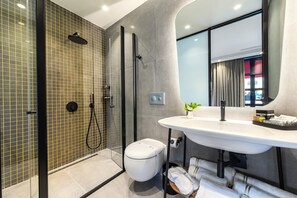 Deluxe Double Room | 저자극성 침구, 오리/거위털 이불, 셀렉트 컴포트 침대, 미니바