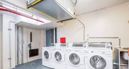 Colorful downtown condo, 2 bedrooms, king bed