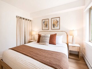 2 bedrooms, iron/ironing board, travel cot, WiFi