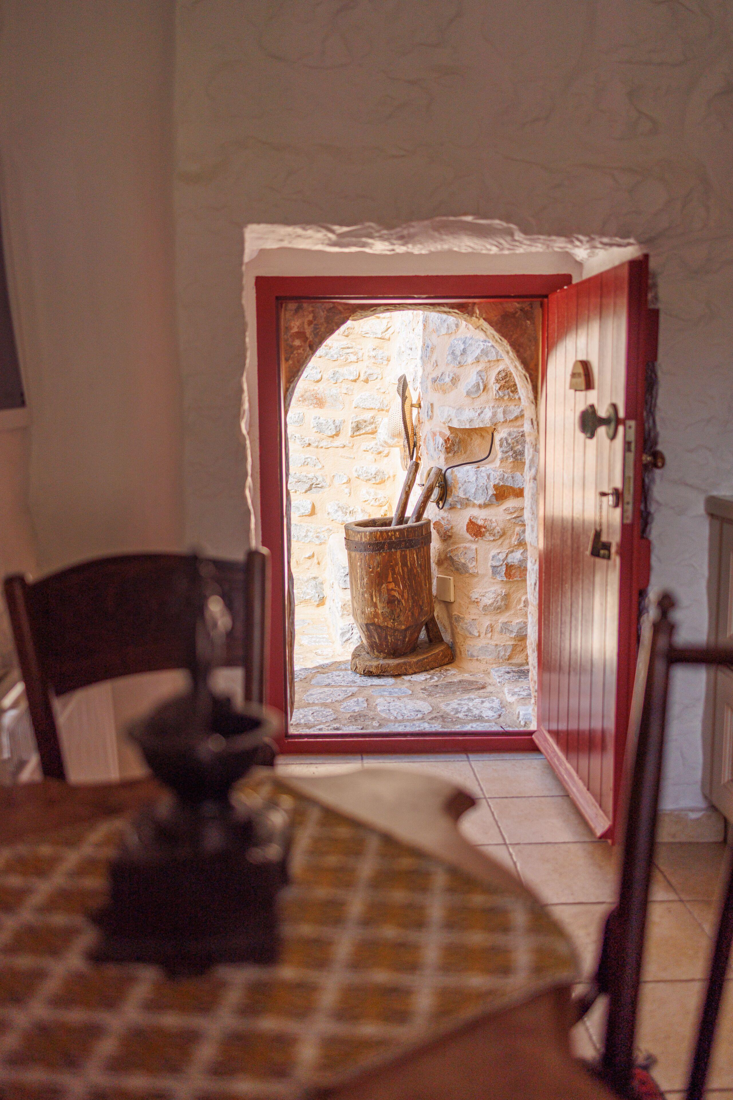 Casa tradicional | Camas con pillow-top y caja de seguridad en la habitación 