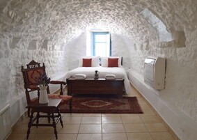 Royal House | Pillowtop beds, in-room safe, individually decorated