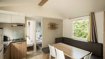 Réfrigérateur, micro-ondes, plaque de cuisson, cafetiÚre/bouilloire