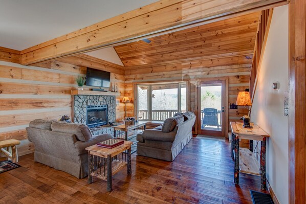 TV, fireplace, Netflix, DVD player