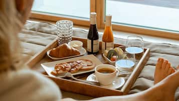 Free daily cooked-to-order breakfast