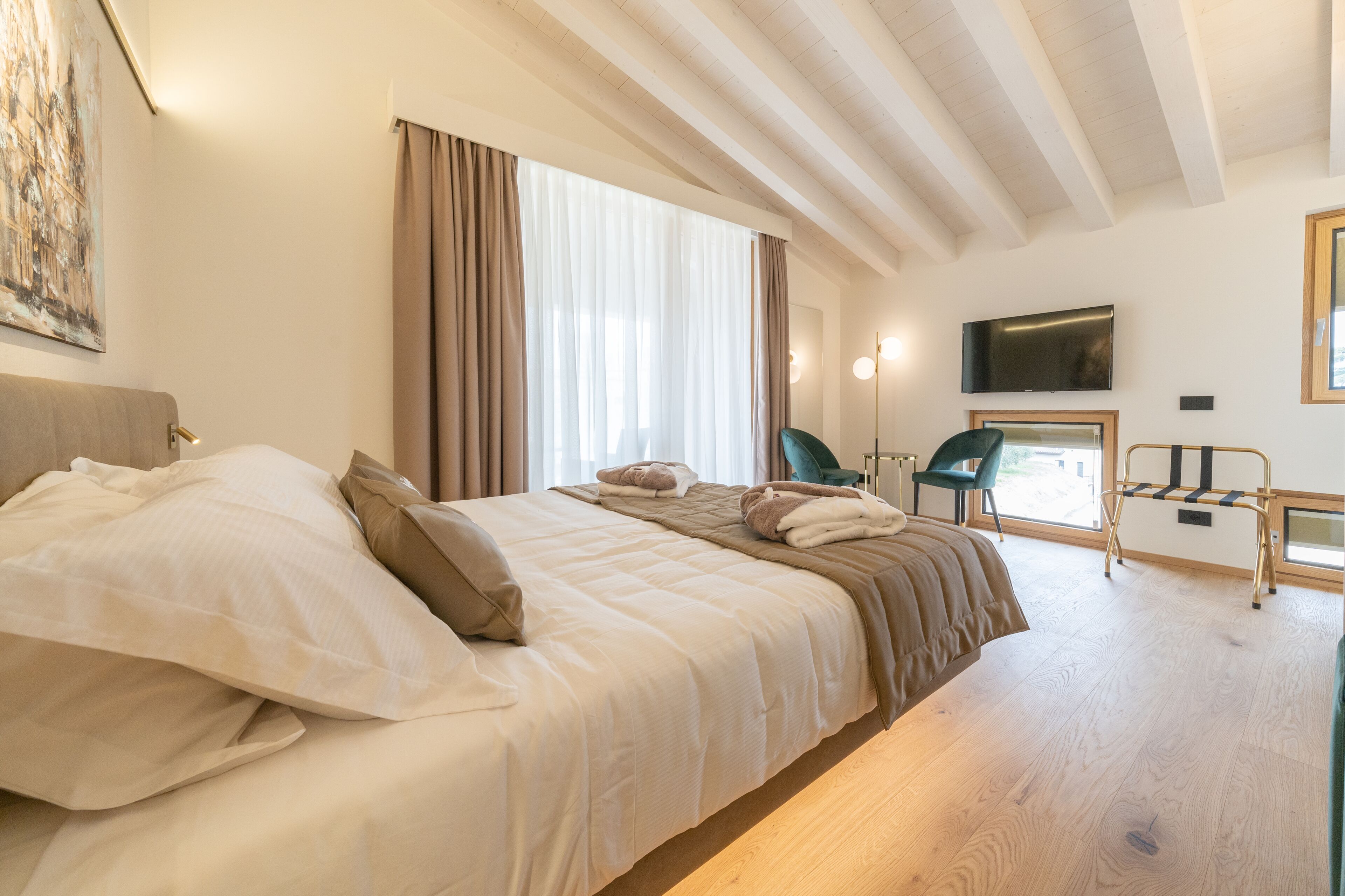 Junior studio suite | Luxe beddengoed, donzen dekbedden, bedden met traagschuimmatras