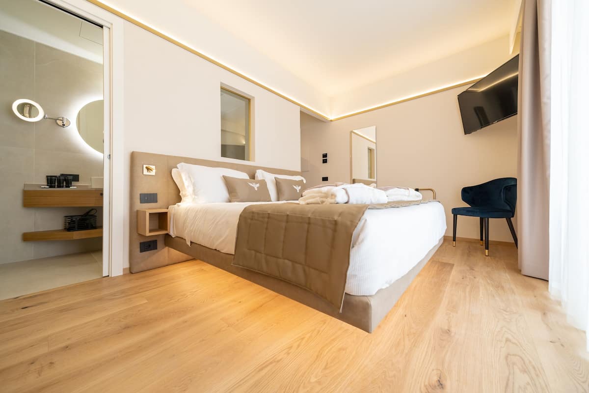 Dobbeltrom – superior | Sengetøy av topp kvalitet, dundyner, memory foam-senger og minibar
