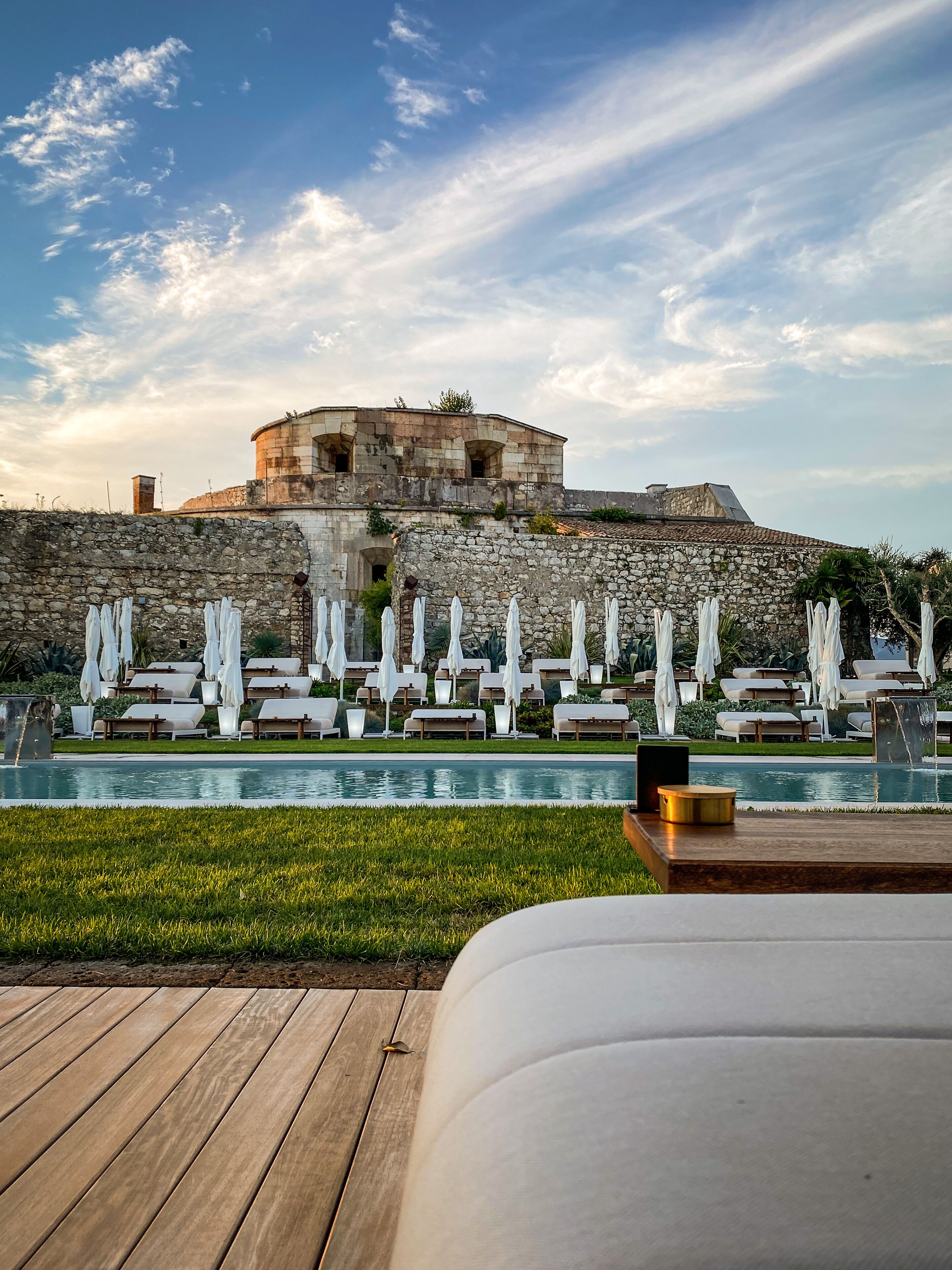 Piscina all'aperto, con ingresso dalle 09:00 alle 19:30, lettini