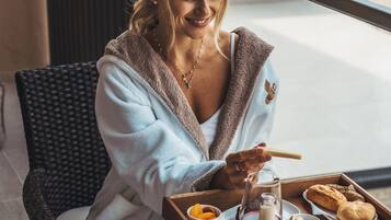 Premium Studio Suite | Premium bedding, down comforters, memory foam beds, minibar