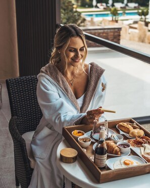 Premium Studio Suite | Premium bedding, down comforters, memory foam beds, minibar - Forte Benedek Wine Relais & SPA - Adults Only (Pastrengo)