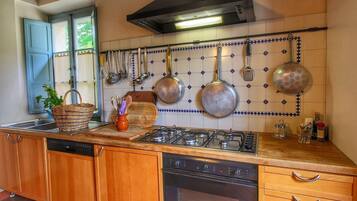 Fridge, oven, dishwasher