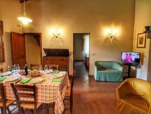 Dining - Serene Villa Stay in Sinalunga (Sinalunga)