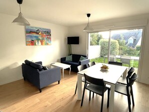 Fernseher, Stereoanlage