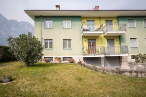 Exterior - Apartment "Verde House 1" with Mountain View, Balconies, Shared Garden & Wi-Fi (Riva del Garda)