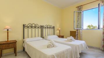 4 bedrooms, free WiFi, bed sheets