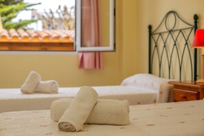 4 chambres, accès au Wi-Fi (inclus), literie fournie