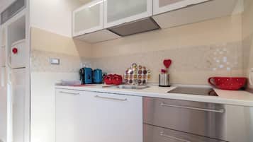 Fridge, microwave, stovetop, coffee/tea maker