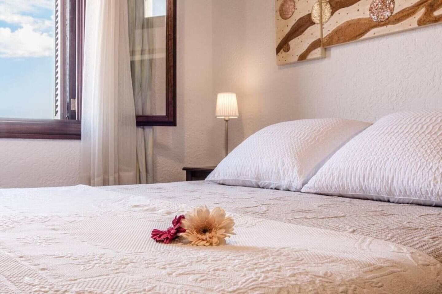 3 slaapkamers, een strijkplank/strijkijzer, gratis wifi, beddengoed