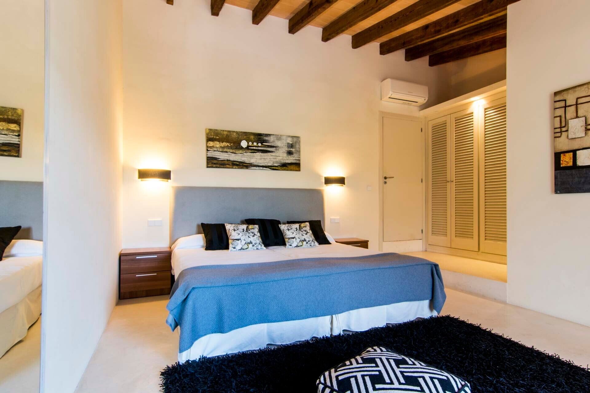 4 bedrooms, iron/ironing board, free WiFi, bed sheets