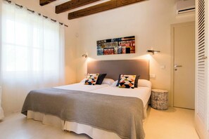 4 dormitorios, tabla de planchar con plancha, wifi gratis y ropa de cama