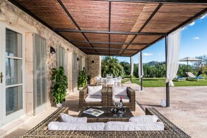 屋外ダイニングエリア