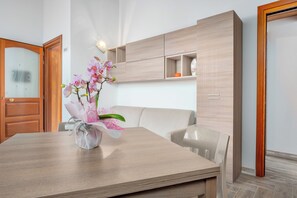 Dining - Holiday Apartment 'La Finestra sul Mare' with Sea View & Terrace (Budoni)