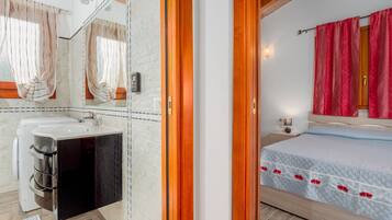 2 camere, ferro/asse da stiro, Wi-Fi gratuito, lenzuola