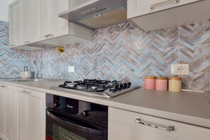 Refrigerador, horno, placa de cocina, lavavajillas