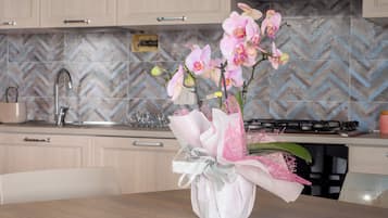 Refrigerador, horno, parrilla de estufa y lavavajillas