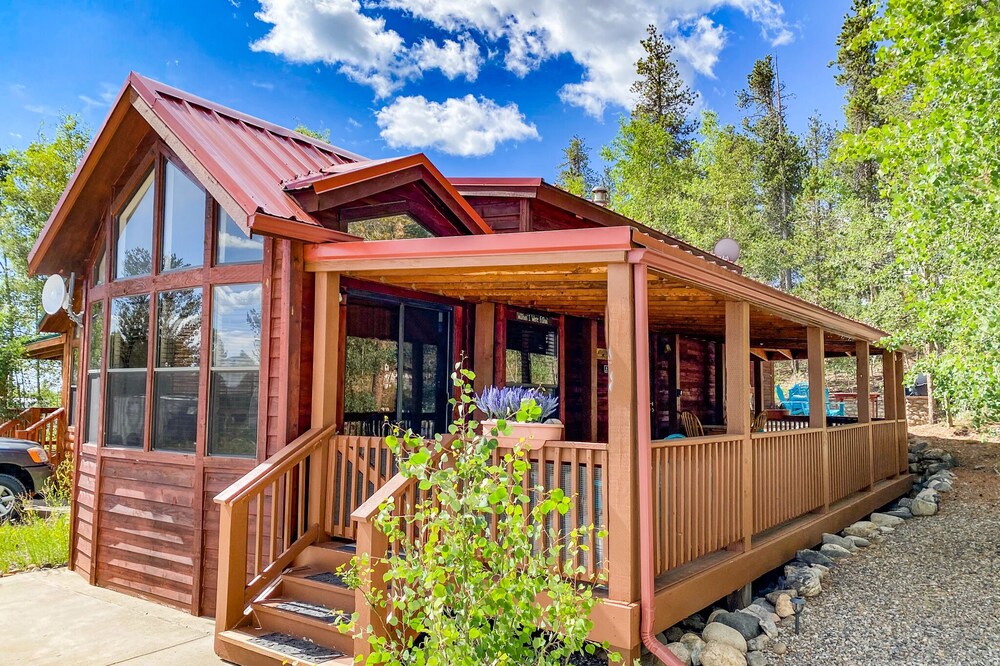 Inviting Tiny Home with Spacious Decks and Outdoor Space - The Northstar Cabin