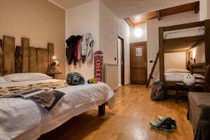 Habitación cuádruple superior | Caja de seguridad en la habitación y wifi gratis