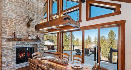 LUXURY 5 Bedroom w/ 2 Master Suites! Multiple Levels of Sprawling Decks w/ Beautiful Lake Views! Game Room + Theater Room + HOT TUB! Gourmet Kitchen & Bar! Pet Friendly🐾! Walking Distance to Big Bear Village - Restaurants - Shopping & Entertainment!