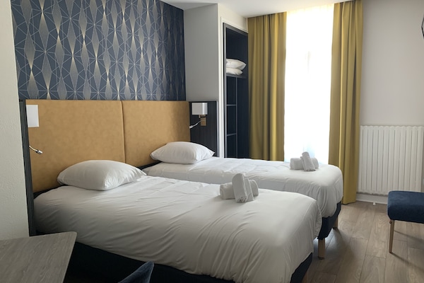 Superior Twin Room, 2 Twin Beds, Non Smoking, Sea View | Desk, laptop workspace, free WiFi, bed sheets